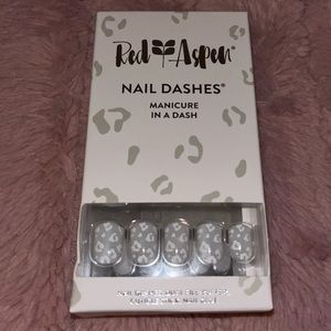 Red Aspen Nail Dashes